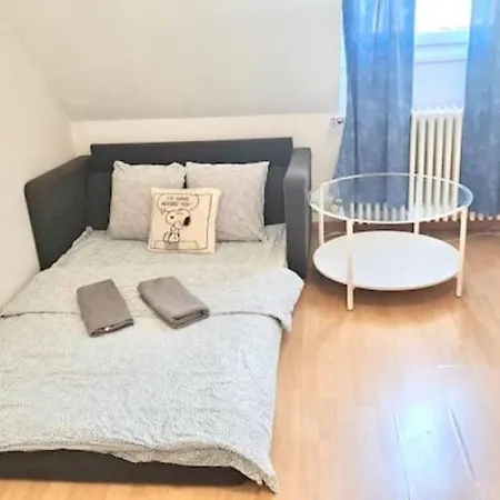 Hb Station Studio, Leon *