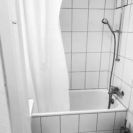 Hb Station Studio, Leon