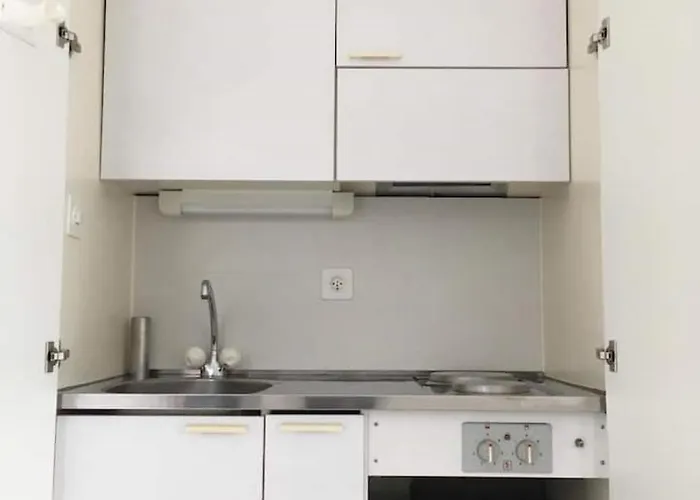 Hb Station Studio, Leon Daire Zürih