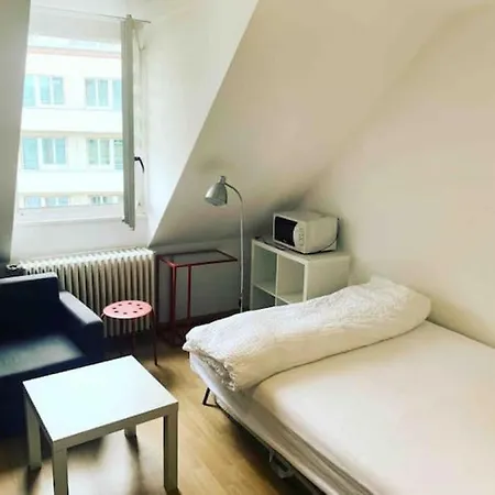 Hb Station Studio, Leon *