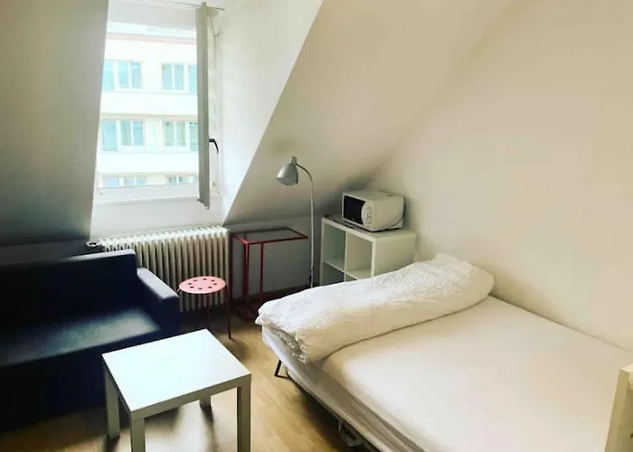 Hb Station Studio, Leon *